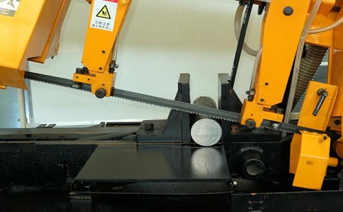 道孚数控带锯床自动送料精度会出现偏差吗？