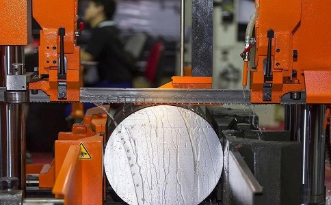 道孚立式金属带锯床切削出现跑带故障解决方法！